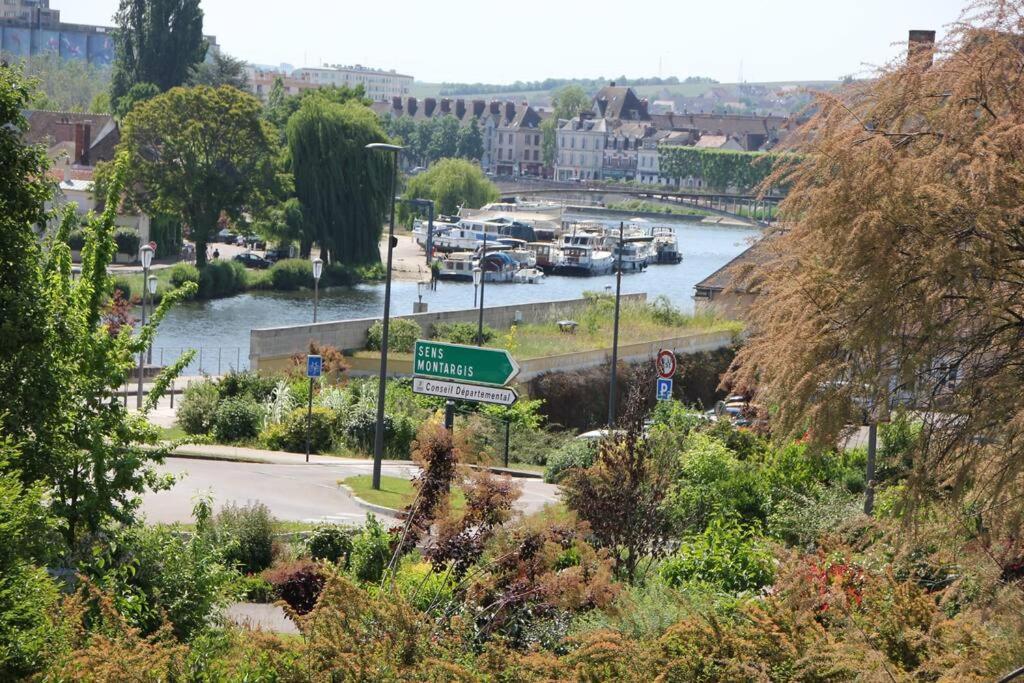 Maisonnette Au 15 Auxerre Buitenkant foto